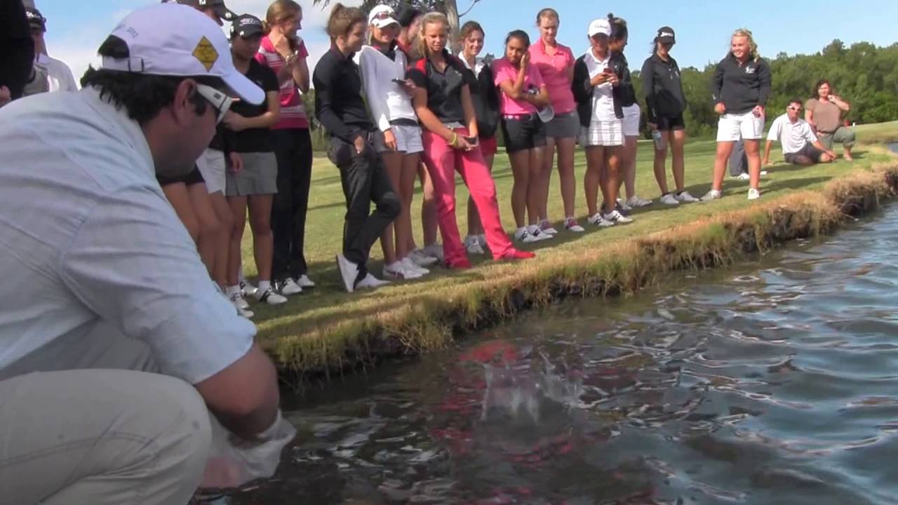 Trải nghiệm sân golf duy nhất có hồ cá mập hung tợn nguy hiểm nhất thế giới - 5