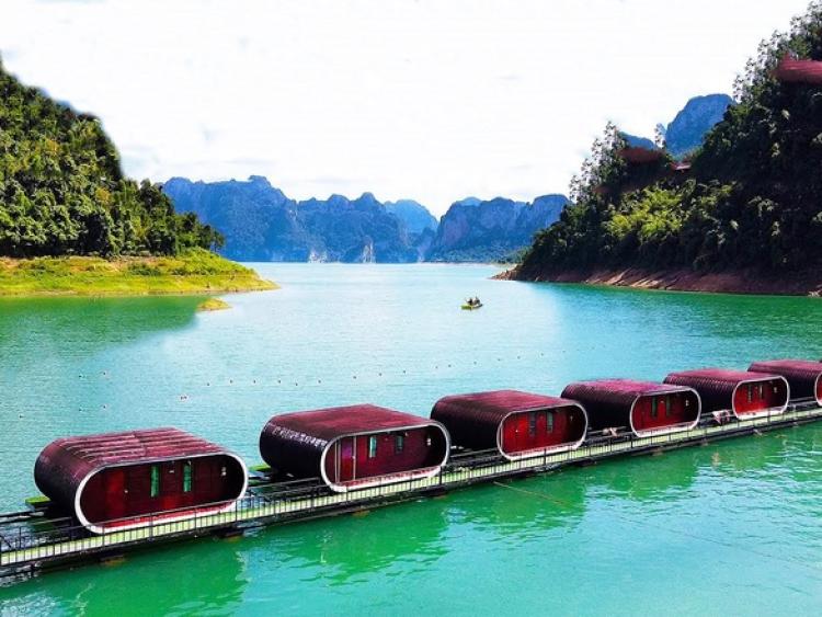 Khách sạn con nhộng nằm giữa hồ ở Thái Lan