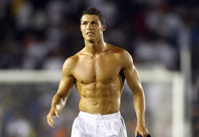 Ronaldo lần 2 đến MU: Tập Gym đáng nể, cơ bắp cuồn cuộn &#34;muôn người khó địch&#34; - 1