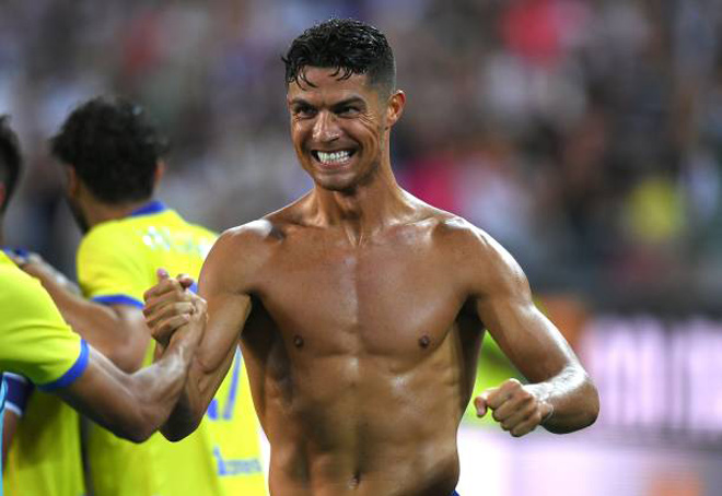 Ronaldo lần 2 đến MU: Tập Gym đáng nể, cơ bắp cuồn cuộn &#34;muôn người khó địch&#34; - 3