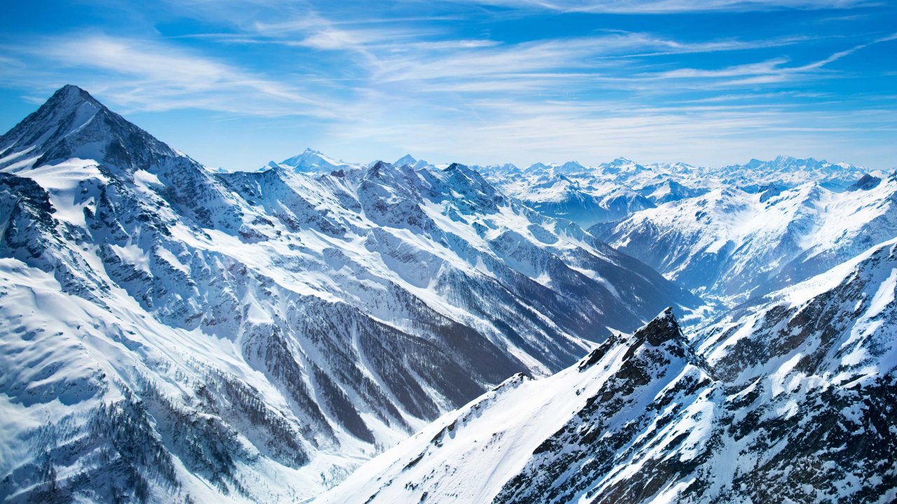 Thụy Sĩ dùng nhiều tấm phủ đặc biệt để “đắp chăn” cho băng tuyết - 1