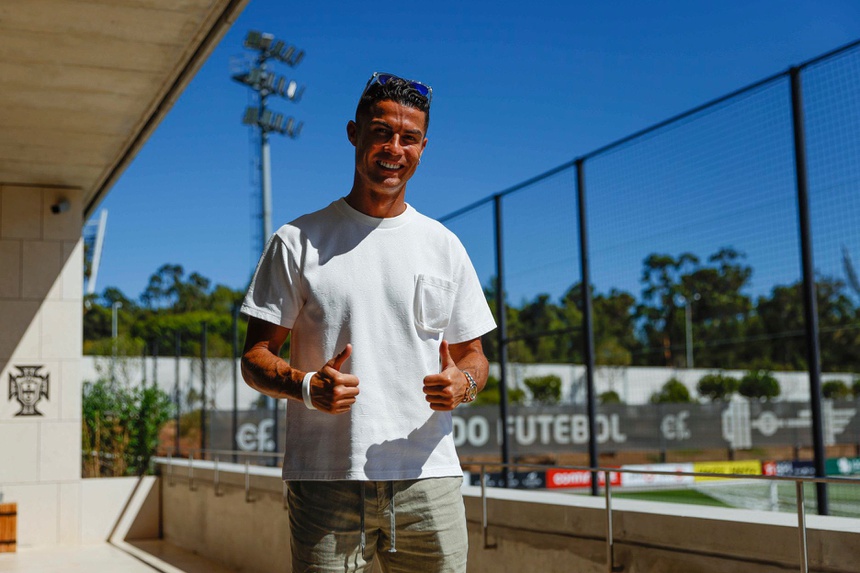 Ronaldo được MU “mở đường” nhận áo số 7, khoe cơ bắp ở ĐT Bồ Đào Nha - 3