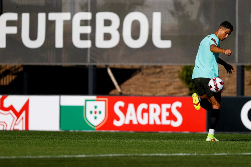 Ronaldo được MU “mở đường” nhận áo số 7, khoe cơ bắp ở ĐT Bồ Đào Nha - 7