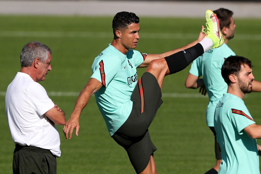 Ronaldo được MU “mở đường” nhận áo số 7, khoe cơ bắp ở ĐT Bồ Đào Nha - 6