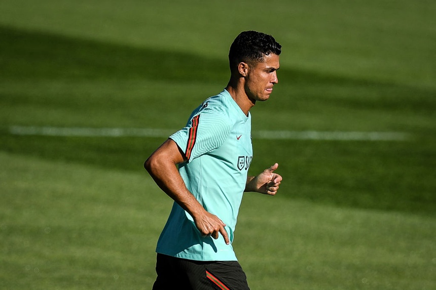 Ronaldo được MU “mở đường” nhận áo số 7, khoe cơ bắp ở ĐT Bồ Đào Nha - 4