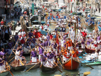Lễ hội - Lễ hội đua thuyền quý tộc rực rỡ màu sắc ở Italia
