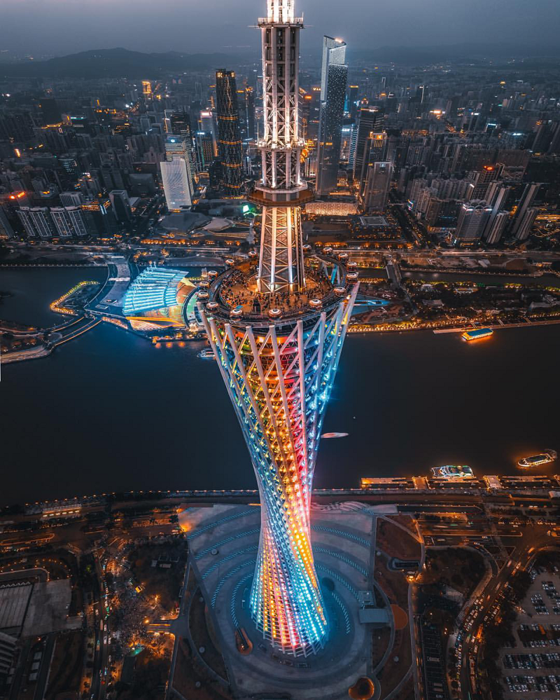 Ngọn tháp cao nổi tiếng Trung Quốc, cong mềm mại như "siêu mẫu" - 2