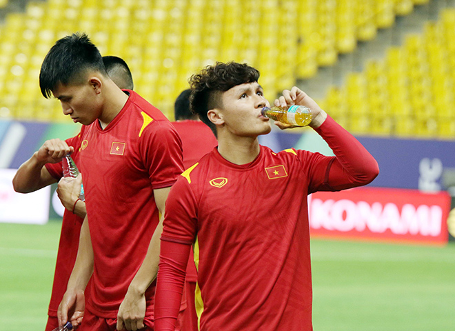 ĐT Việt Nam làm quen sân đấu Saudi Arabia, hồi hộp trước trận đấu lịch sử - 4