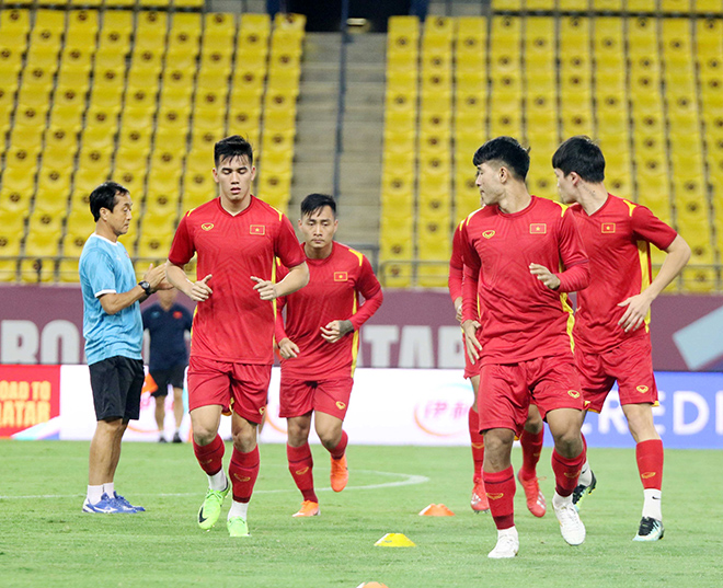 ĐT Việt Nam làm quen sân đấu Saudi Arabia, hồi hộp trước trận đấu lịch sử - 8