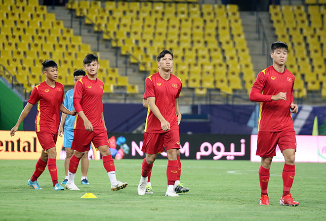 ĐT Việt Nam làm quen sân đấu Saudi Arabia, hồi hộp trước trận đấu lịch sử - 5