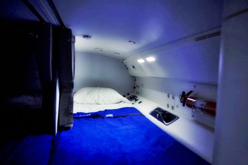 Khám phá phòng ngủ bí mật cho phi công và tiếp viên trên máy bay - 11