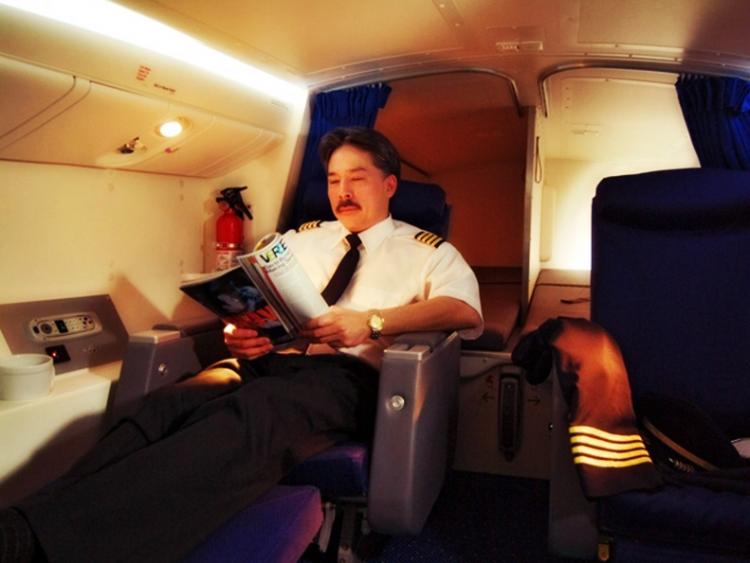 Khám phá phòng ngủ bí mật cho phi công và tiếp viên trên máy bay