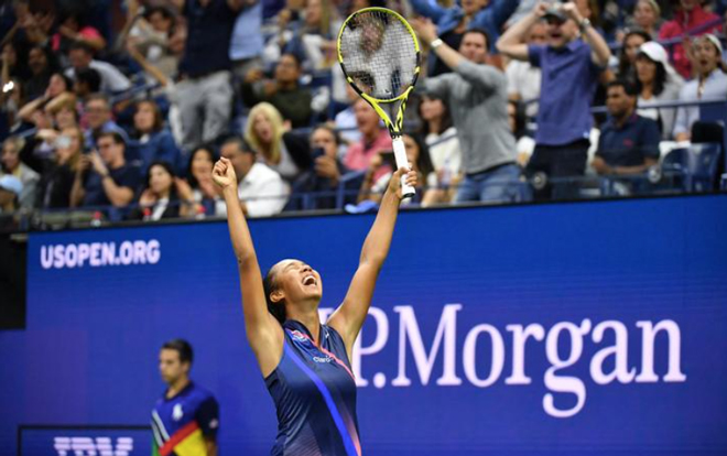 Naomi Osaka thua sốc US Open: 3 lần ném vợt, đánh bóng thẳng vào khán giả - 2