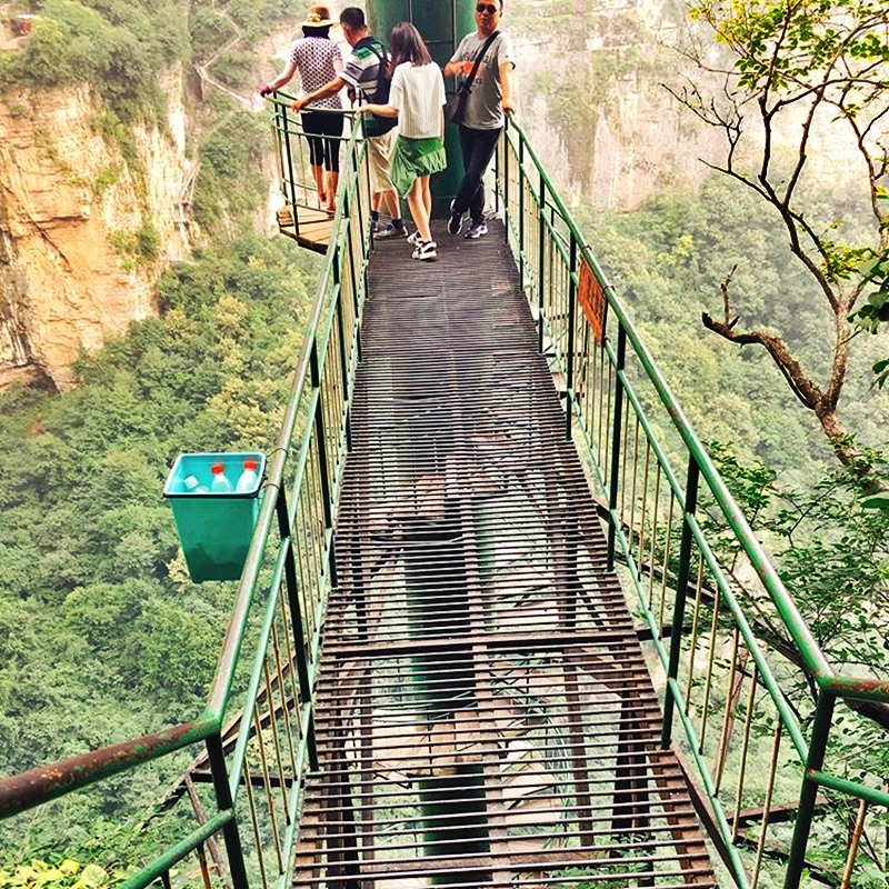 Chóng mặt với cầu thang xoắn ốc cao 100 mét trên dãy núi Trung Quốc - 5