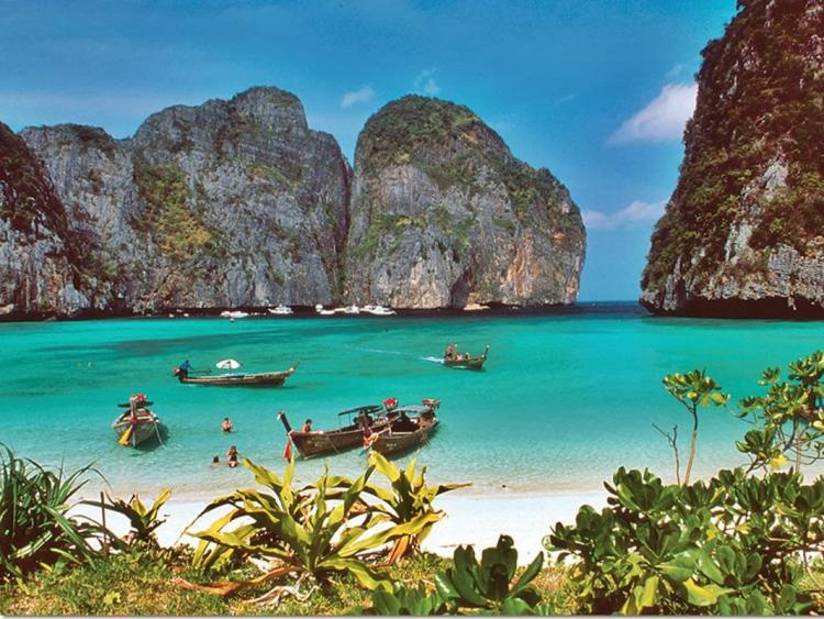 Phuket sẽ tiêm mũi tăng cường để mở cửa du lịch hoàn toàn