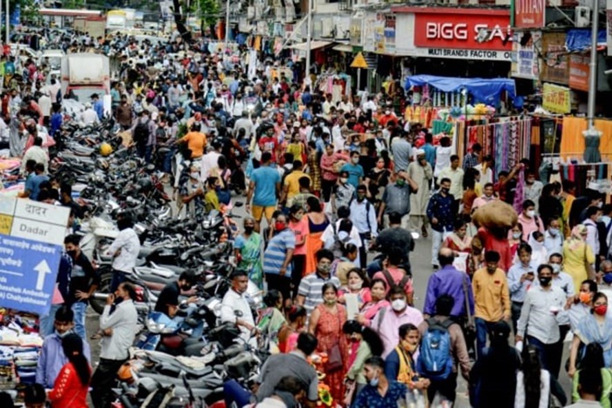 Ấn Độ hạn chế lễ hội tụ tập đông người, cảnh báo làn sóng COVID-19 mới - 1