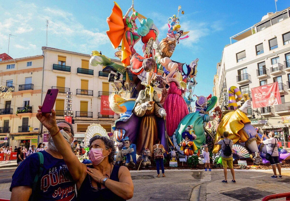 Lễ hội đường phố Tây Ban Nha giữa mùa dịch - 1