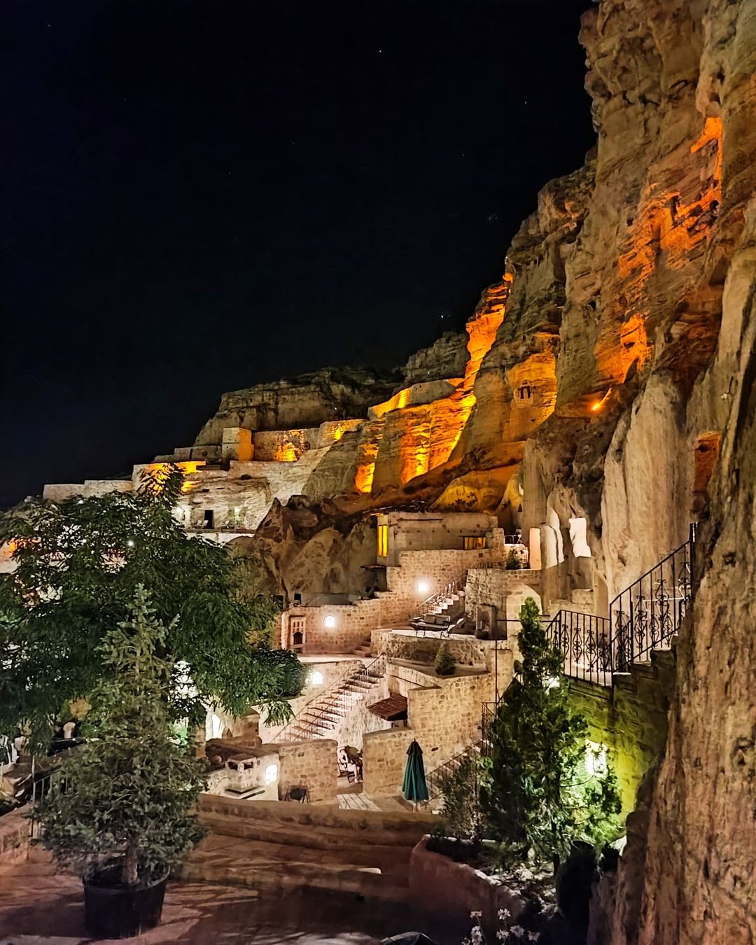 Khách sạn hang đá ở Thổ Nhĩ Kỳ 'sang chảnh' không kém resort nổi tiếng - 2