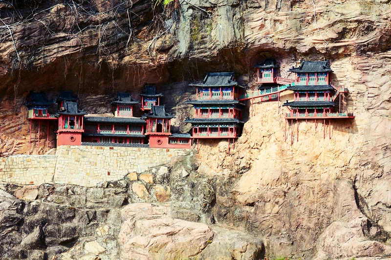 Bí ẩn ngôi chùa huyền bí ngàn năm được treo trên vách núi cao - 5