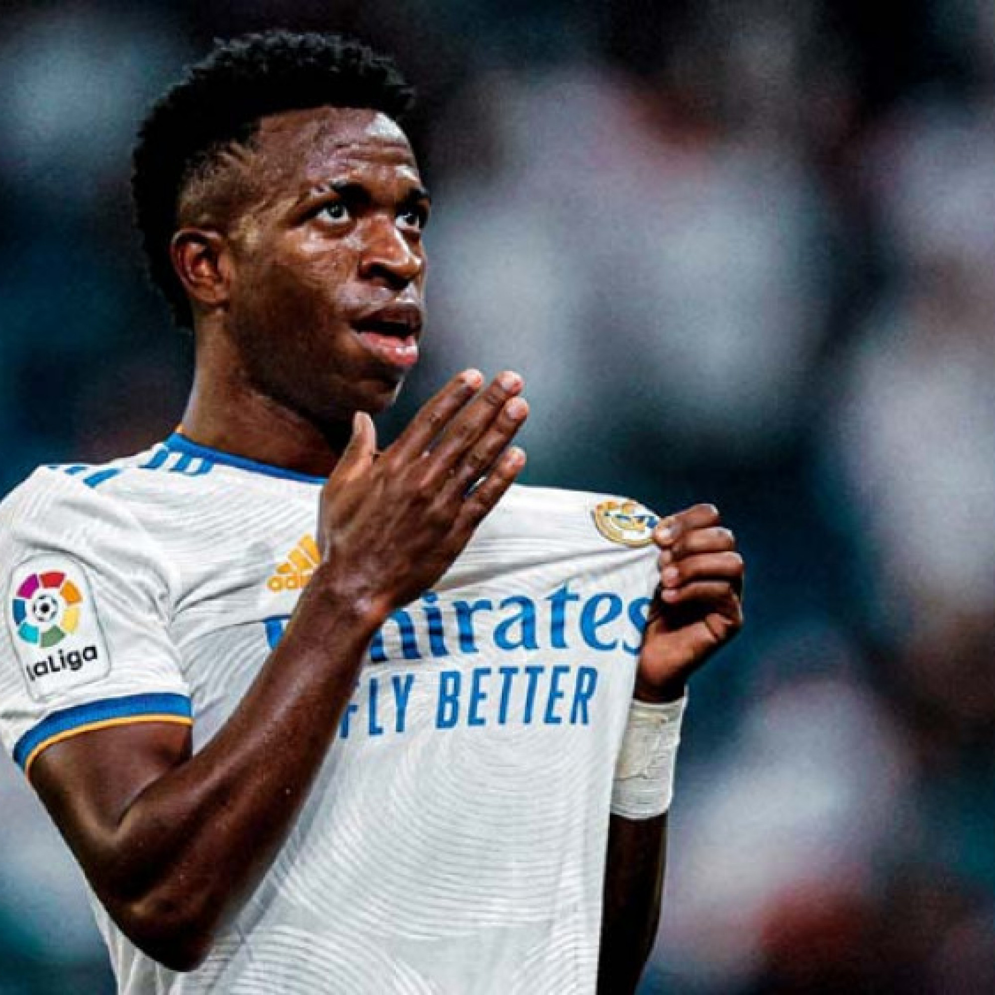 Thể thao - SAO Real Madrid bị mắng vô trách nhiệm vì pha ăn mừng quá khích với CĐV