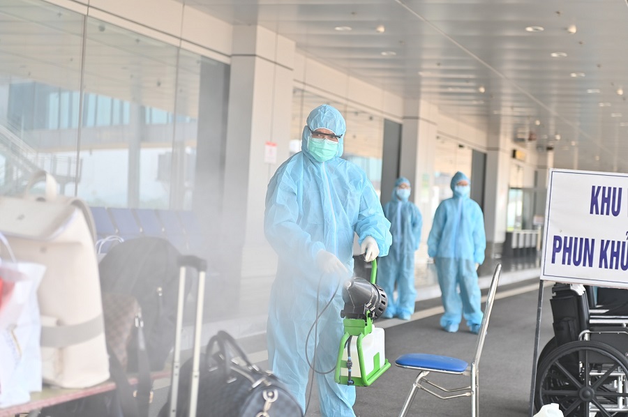 Hai chuyến bay chở 345 khách có “Hộ chiếu vắc xin” từ Mỹ hạ cánh tại sân bay Vân Đồn - 2