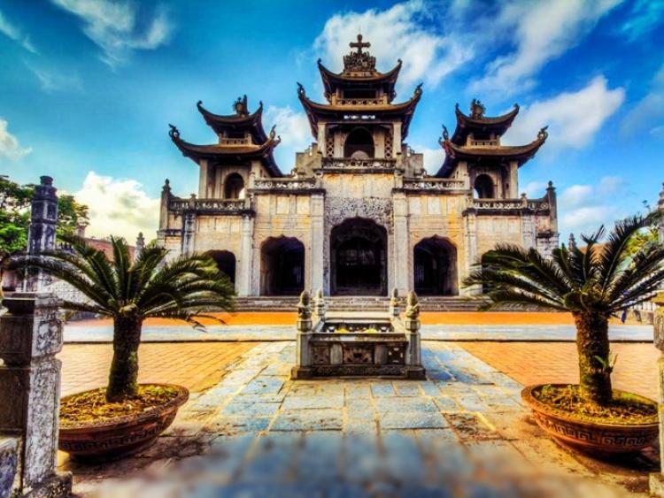 Nhà thờ đá 120 năm tuổi kiến trúc độc đáo nhất Việt Nam