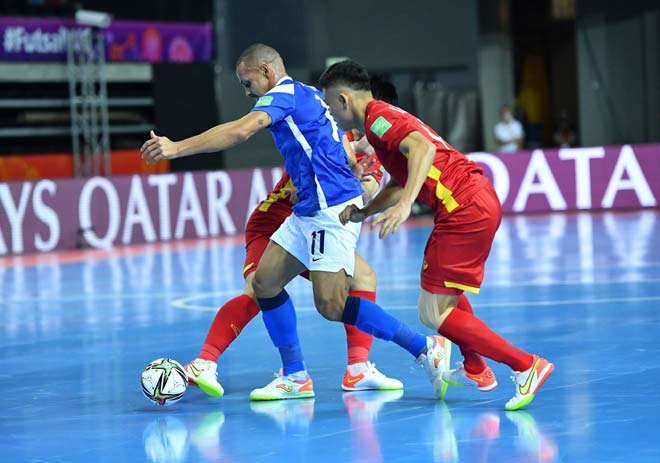 ĐT futsal Việt Nam ghi bàn sau 2 lần chạm bóng khiến báo chí Brazil sửng sốt - 2