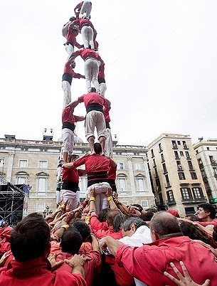Ấn tượng với lễ hội xây "tháp người" La Merce ở Barcelona - 2