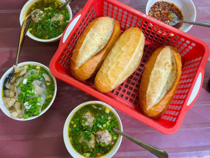 Ăn gì - Điểm trái ngược thú vị trong 'gu' ăn bánh mì của người Sài Gòn, Hà Nội, Đà Lạt