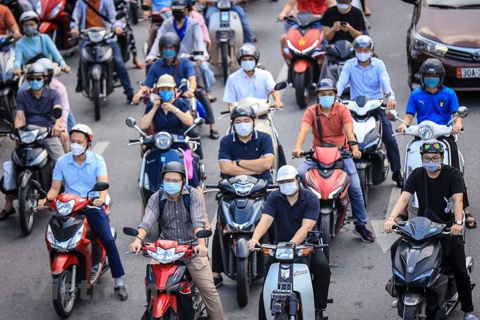 Giao thông ở Hà Nội nhộn nhịp trong ngày đầu dỡ bỏ 39 chốt kiểm soát - 2