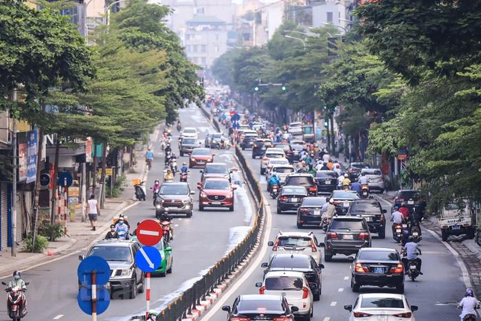 Giao thông ở Hà Nội nhộn nhịp trong ngày đầu dỡ bỏ 39 chốt kiểm soát - 4