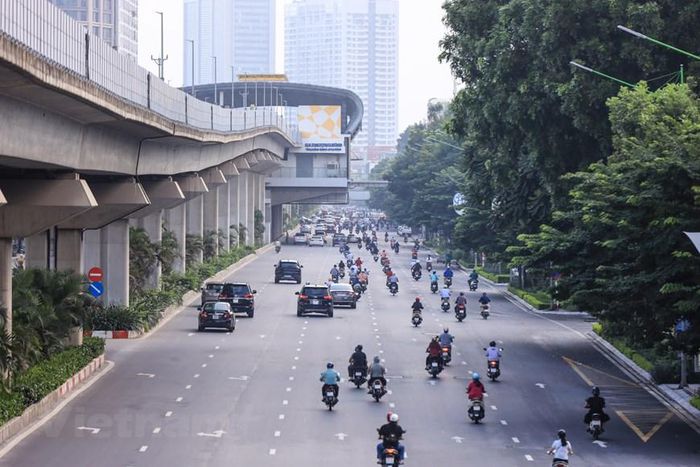 Giao thông ở Hà Nội nhộn nhịp trong ngày đầu dỡ bỏ 39 chốt kiểm soát - 9