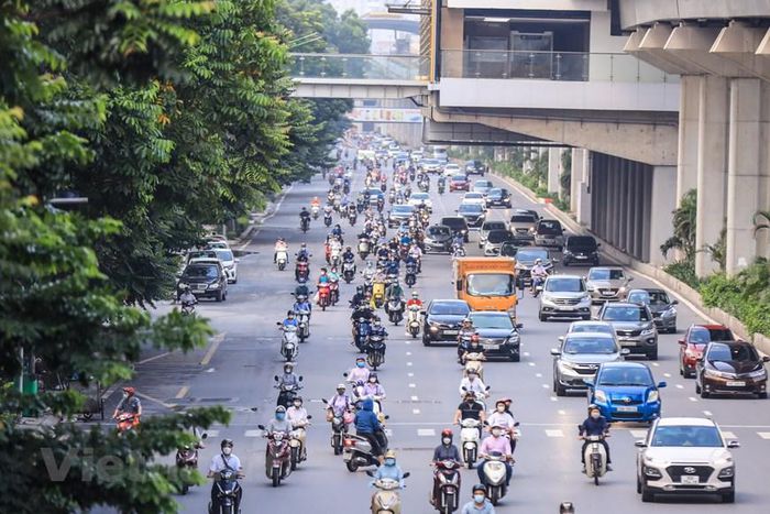 Giao thông ở Hà Nội nhộn nhịp trong ngày đầu dỡ bỏ 39 chốt kiểm soát - 10