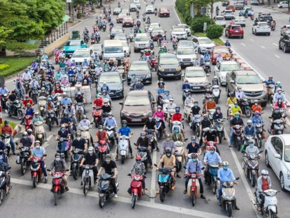 Chuyển động - Giao thông ở Hà Nội nhộn nhịp trong ngày đầu dỡ bỏ 39 chốt kiểm soát