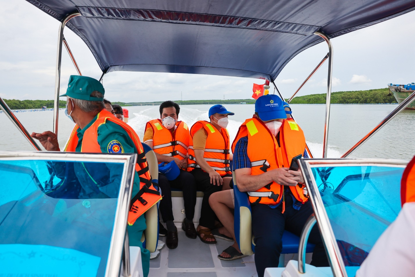 Du lịch Cần Giờ: Các y bác sĩ thích thú đi ca nô, câu cá sấu ở rừng ngập mặn - 5