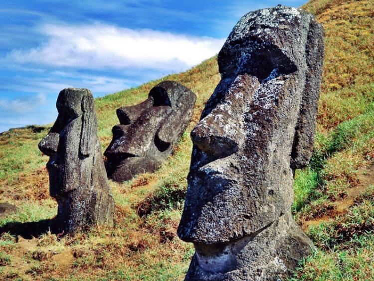 Giải mã bí ẩn về những tượng đá khổng lồ kì lạ trên đảo Phục Sinh