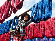 Làng nghề dệt khăn rằn trăm năm tuổi ở vùng đất sen hồng