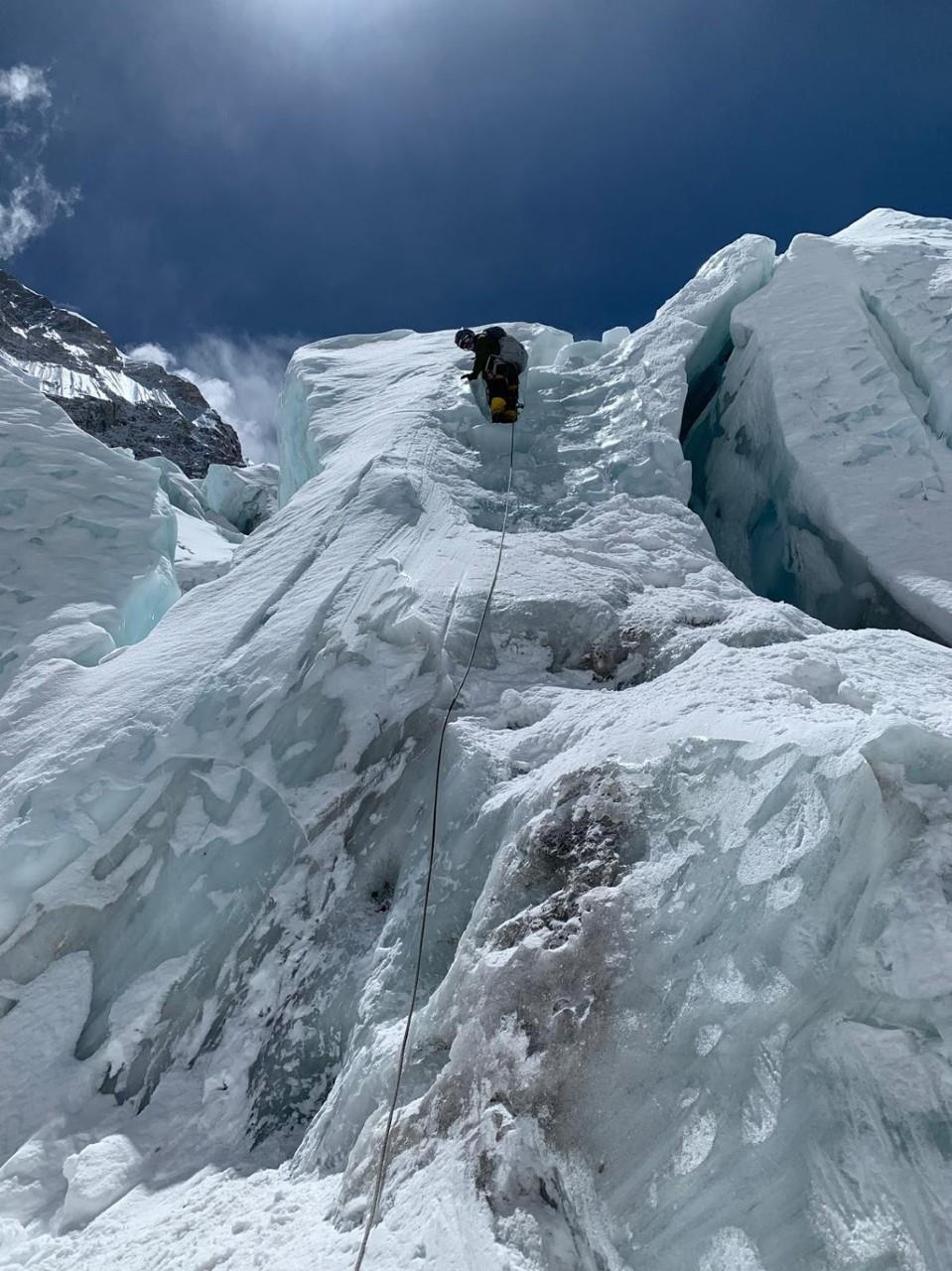 Kỹ sư người Việt lên đỉnh Everest - 2
