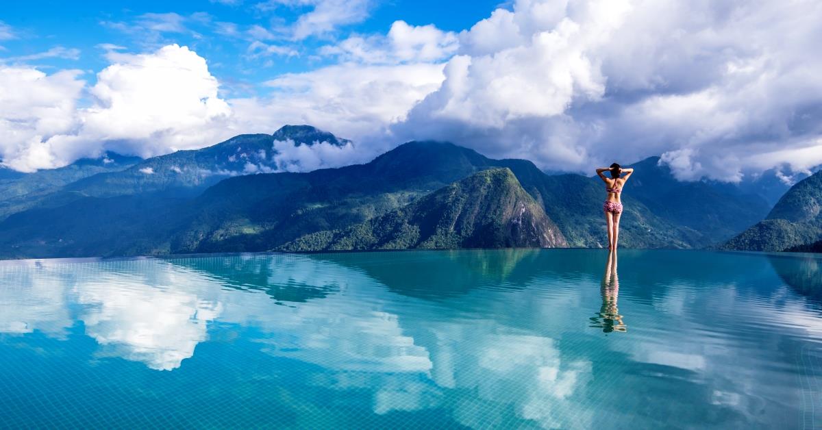 Hồ bơi trên mây ngắm nhìn đỉnh Hoàng Liên Sơn lọt top độc đáo nhất thế giới - 1