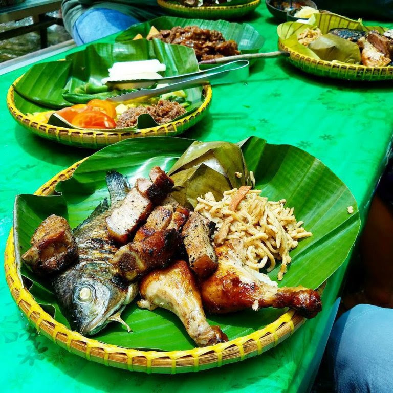 Ăn ngon thêm vạn lần với nhà hàng dưới chân thác độc lạ ở Philippines - 9