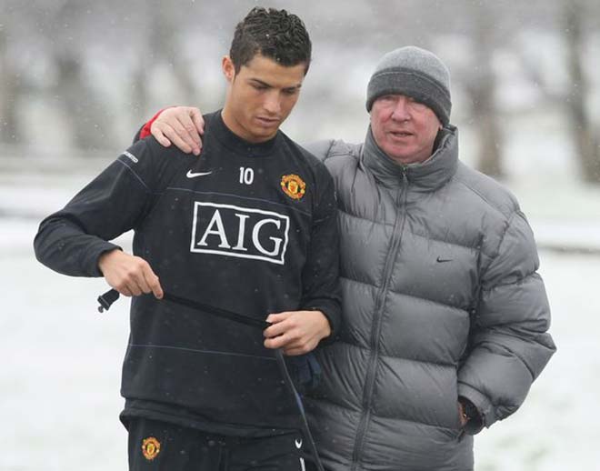 Sir Alex ví Ronaldo trở về MU như Hoàng đế La Mã, kể chuyện tập dưới mưa - 1