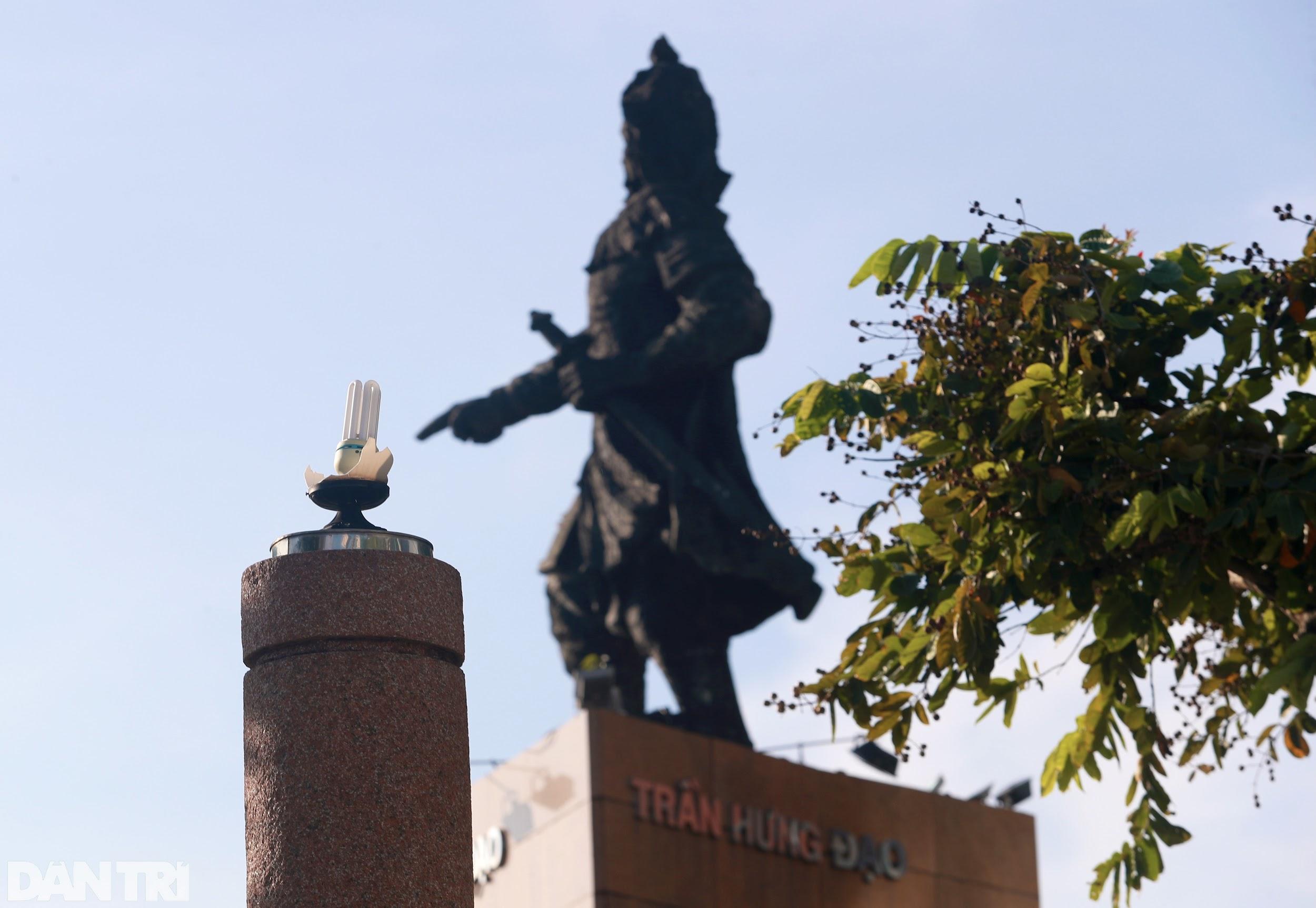 Cận cảnh khu tượng đài Trần Hưng Đạo xuống cấp sắp được "thay áo mới" - 11