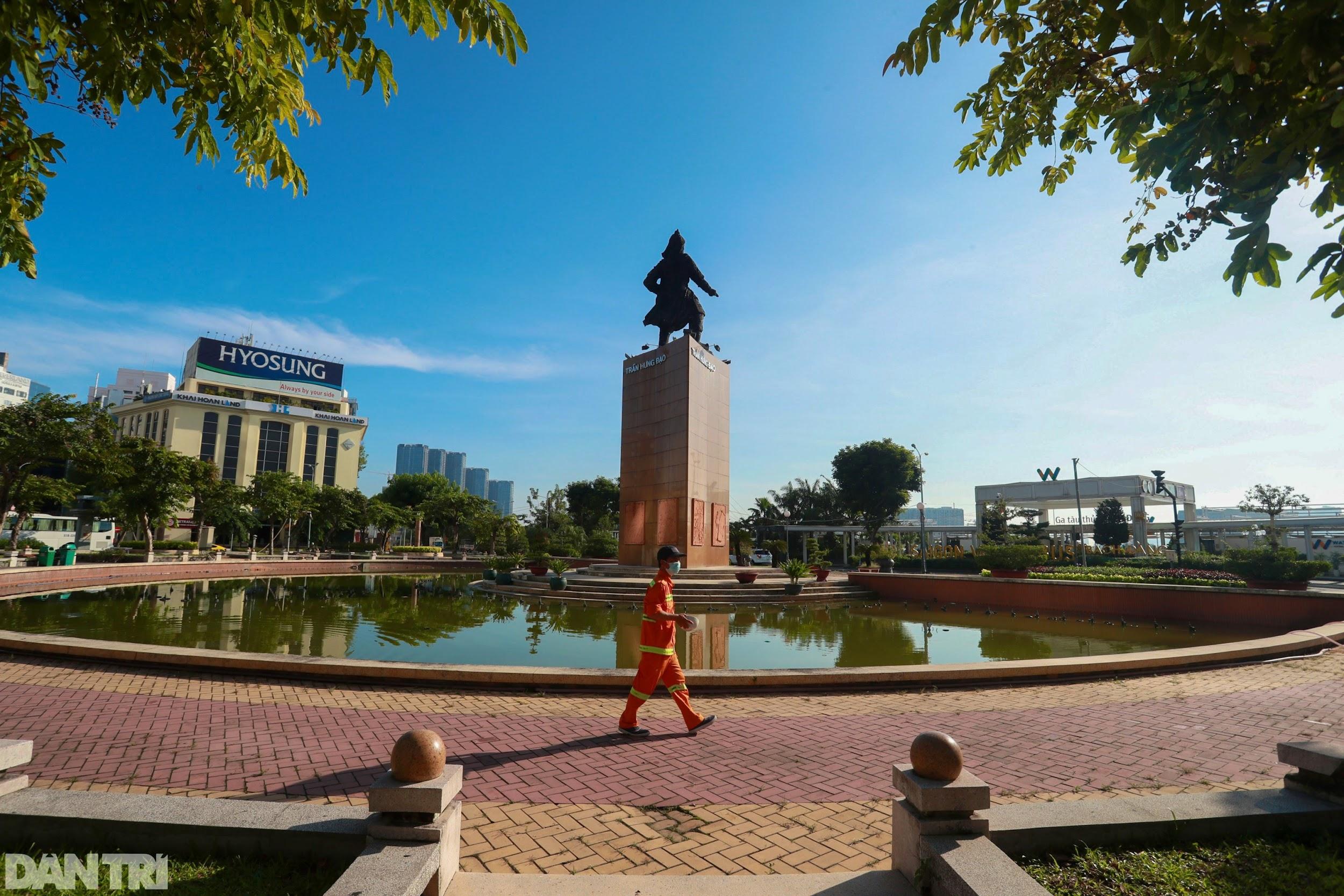 Cận cảnh khu tượng đài Trần Hưng Đạo xuống cấp sắp được "thay áo mới" - 12