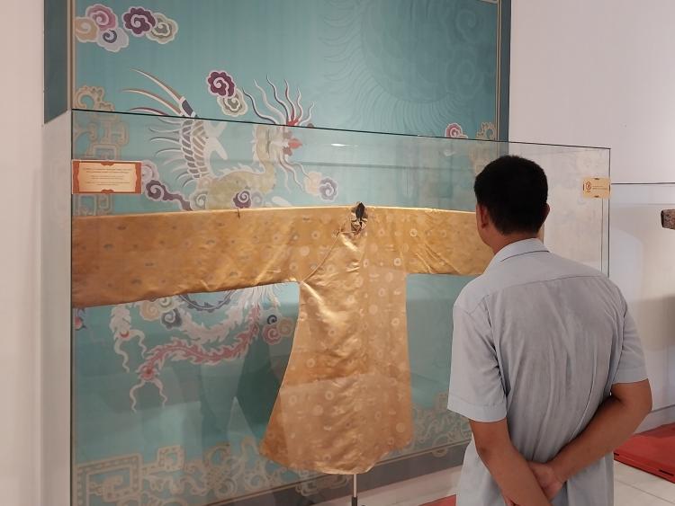 Thưởng lãm trang phục cung đình triều Nguyễn