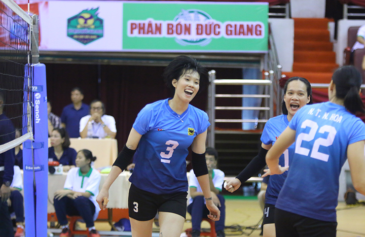 &#34;Hot girl&#34; bóng chuyền Thanh Thúy 1m93 chơi cực hay, lấn lướt sao thế giới 1m98 - 12