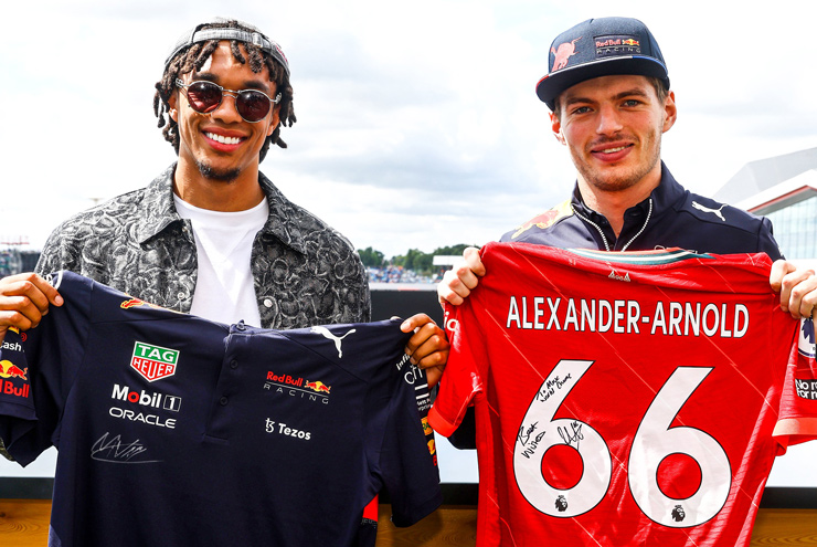 Tin mới nhất bóng đá tối 4/7: Sao Liverpool &#34;đại náo&#34; trường đua F1 - 1