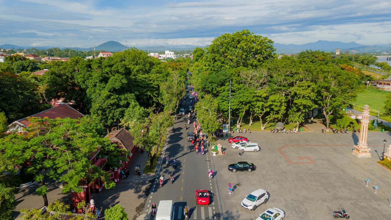 Hàng chục xe máy cổ diễu hành trên các con đường xứ Huế - 6