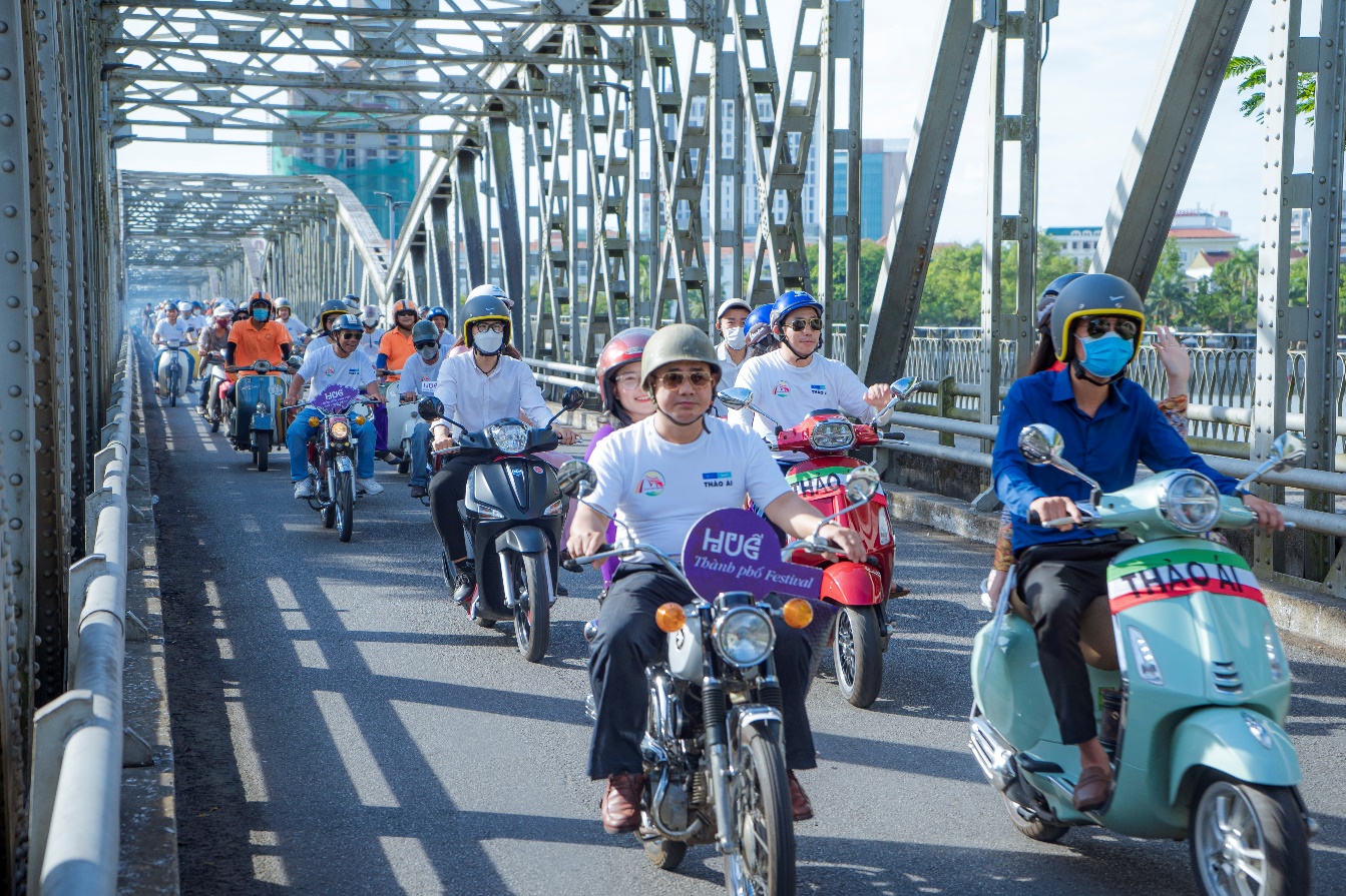 Hàng chục xe máy cổ diễu hành trên các con đường xứ Huế - 12