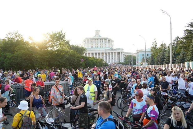 Nga: Ấn tượng với lễ hội xe đạp đêm ở thủ đô Moskva - 1