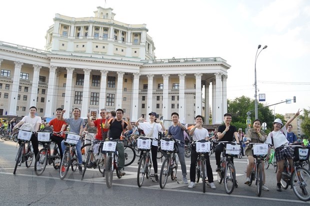 Nga: Ấn tượng với lễ hội xe đạp đêm ở thủ đô Moskva - 2